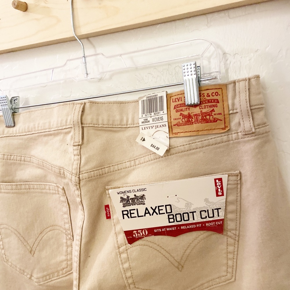 Levi’s 550 Relaxed Boot Cut. NWT. Women’s Size 18W